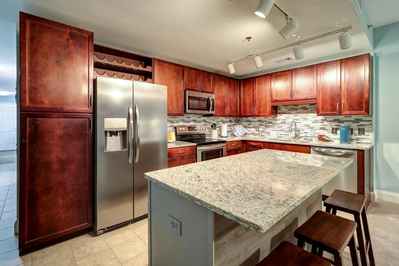 Gorgeous 1-Bed 2-Bath Condo With Gulf View! Pools On-Site! Walk To The Beach! Panama City Beach