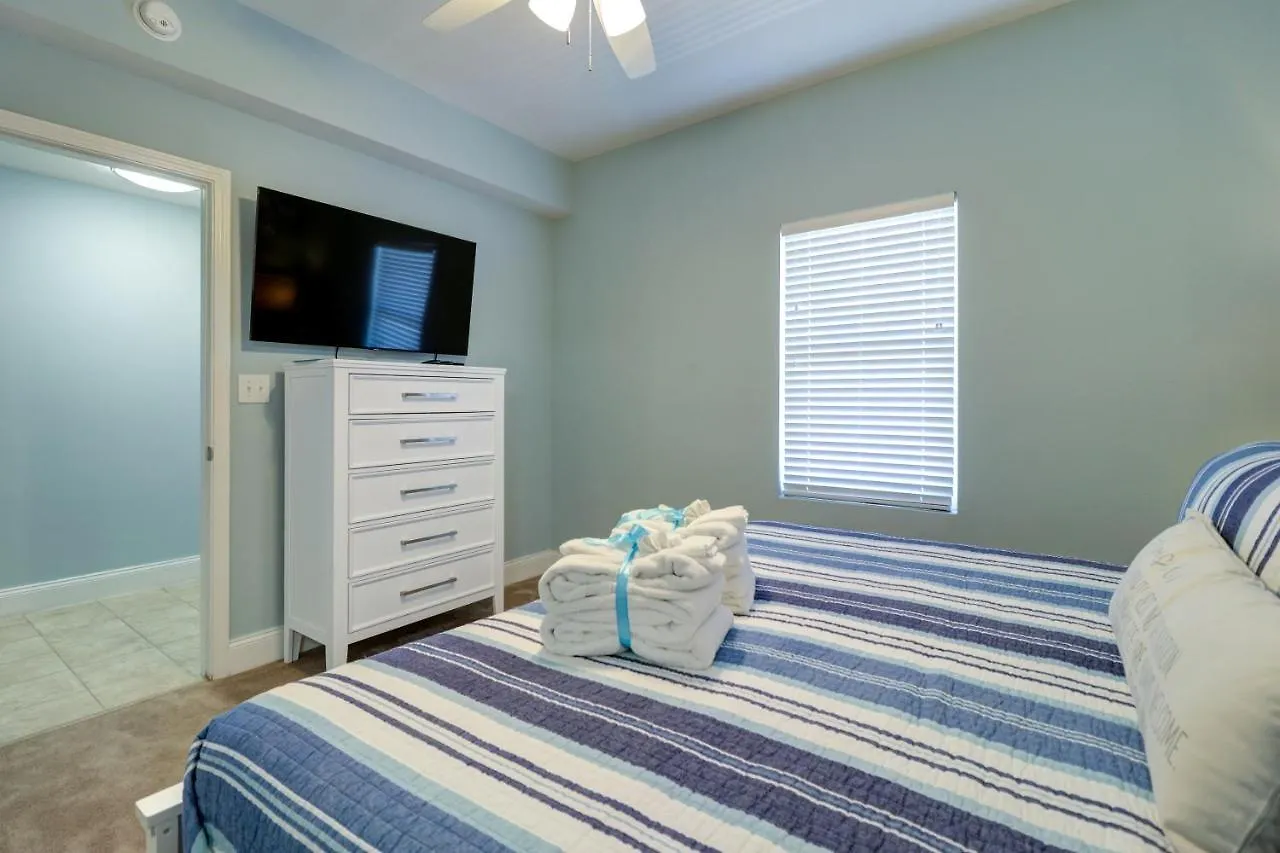 Gorgeous 1-Bed 2-Bath Condo With Gulf View! Pools On-Site! Walk To The Beach! Panama City Beach