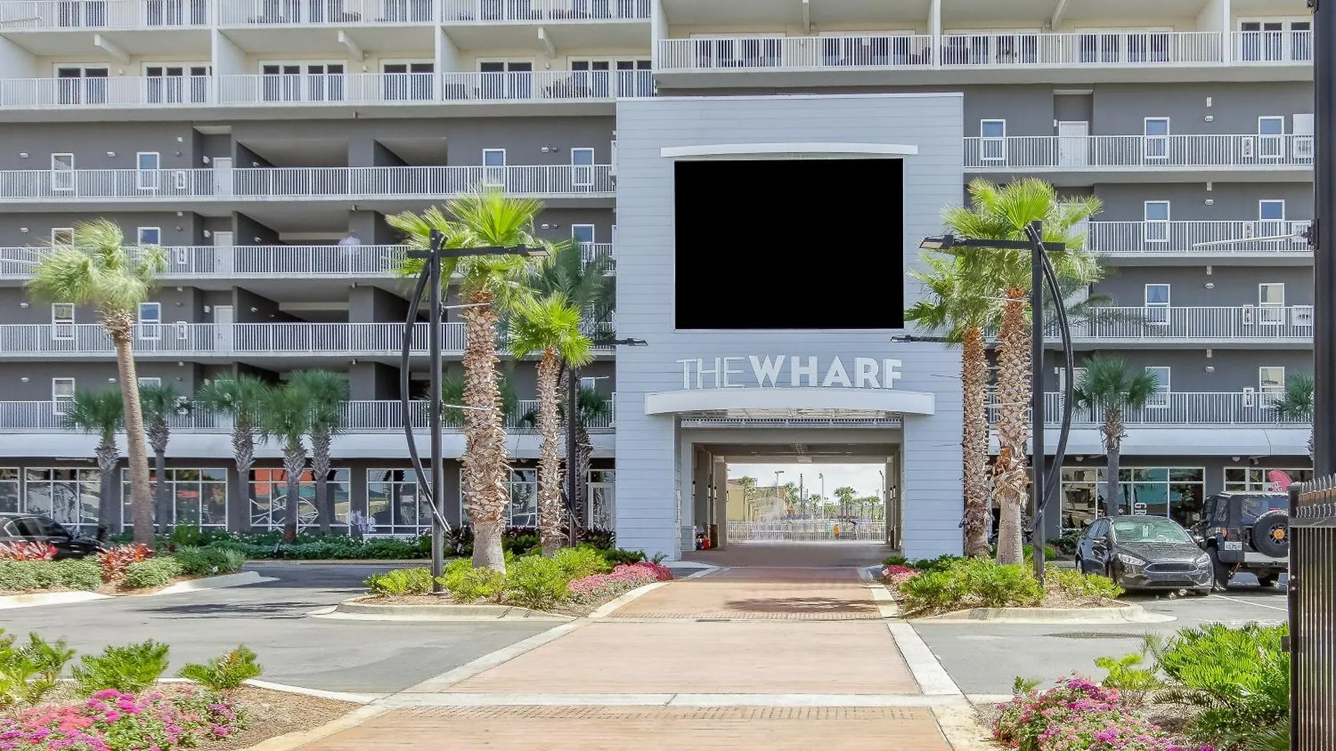 Gorgeous 1-Bed 2-Bath Condo With Gulf View! Pools On-Site! Walk To The Beach! Panama City Beach