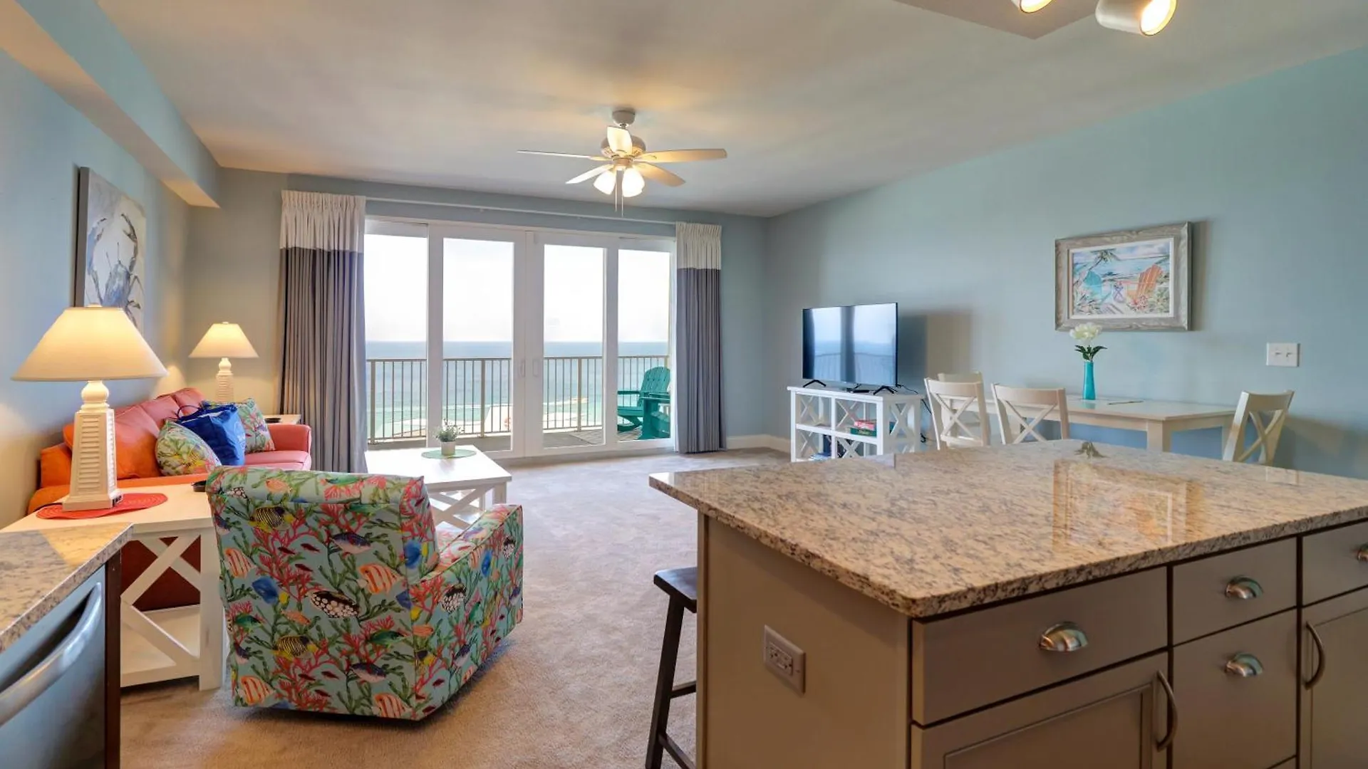 Gorgeous 1-Bed 2-Bath Condo With Gulf View! Pools On-Site! Walk To The Beach! Panama City Beach Holiday home