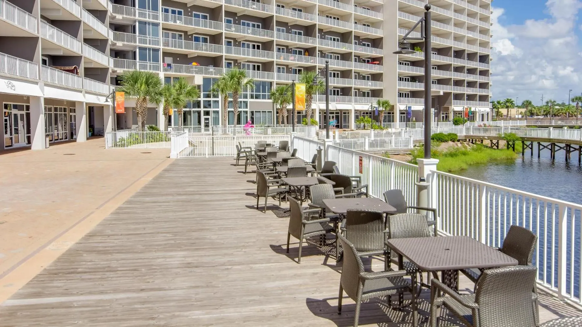 Gorgeous 1-Bed 2-Bath Condo With Gulf View! Pools On-Site! Walk To The Beach! Panama City Beach Holiday home