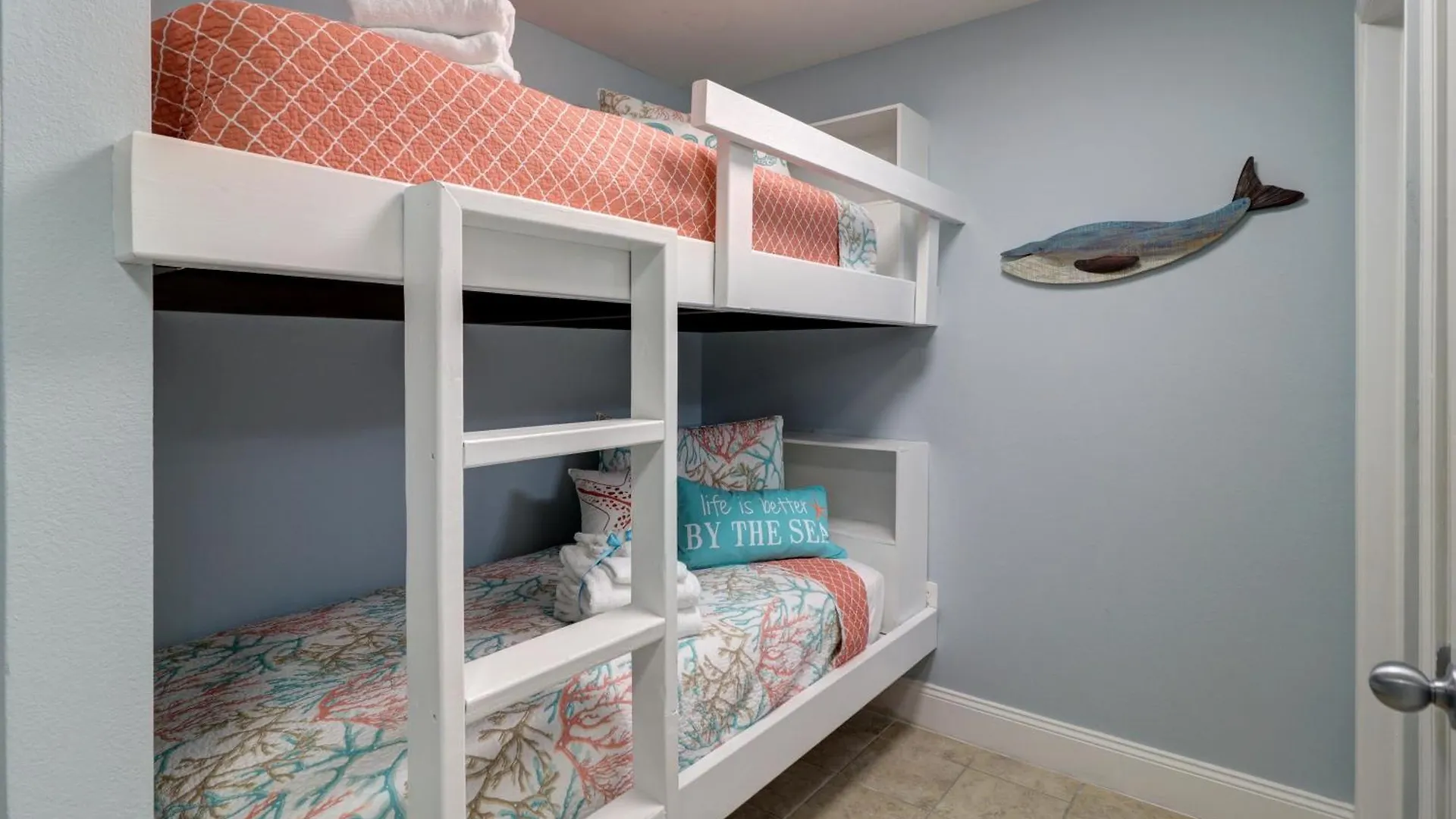 Gorgeous 1-Bed 2-Bath Condo With Gulf View! Pools On-Site! Walk To The Beach! Panama City Beach Holiday home