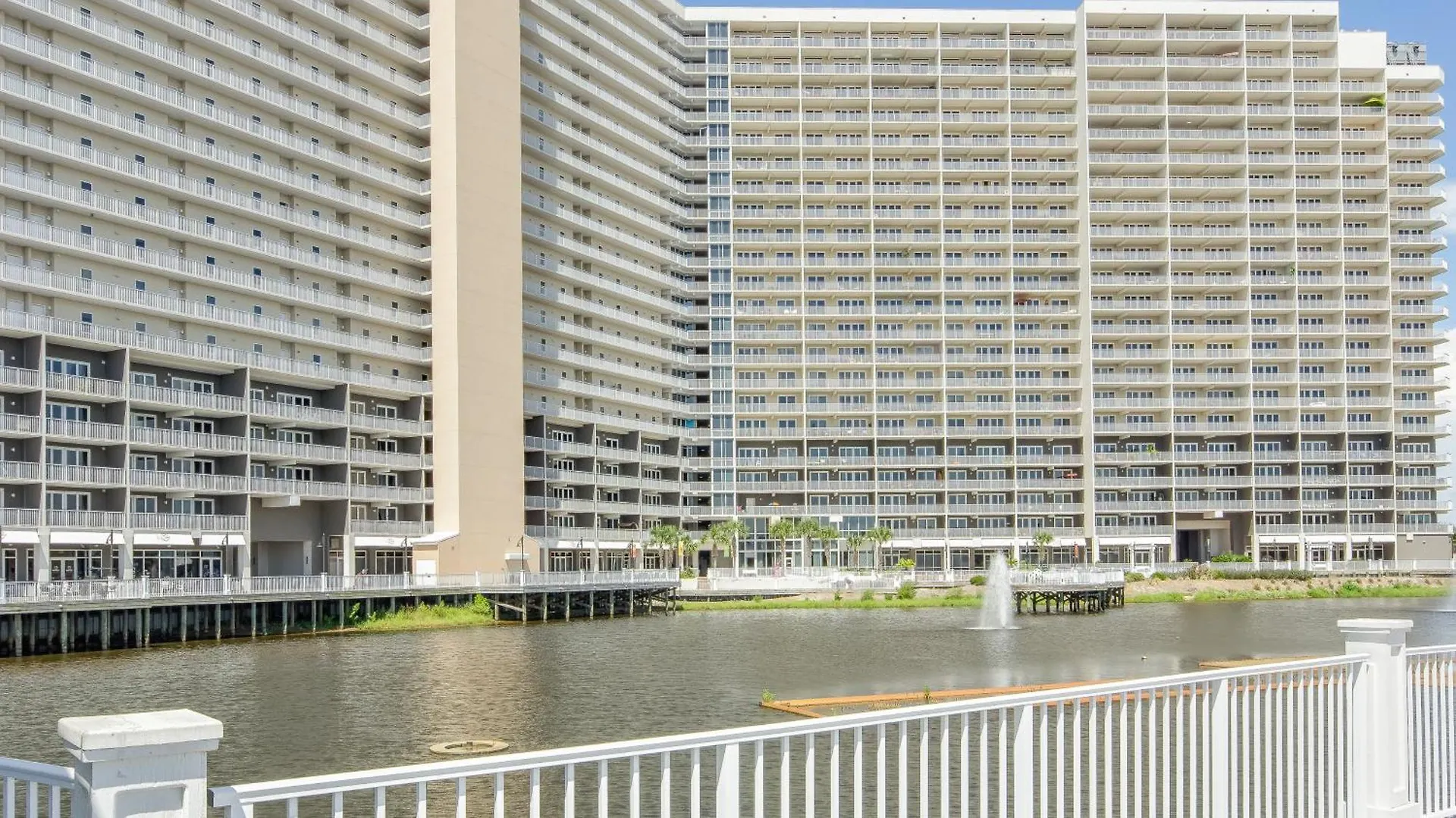 Gorgeous 1-Bed 2-Bath Condo With Gulf View! Pools On-Site! Walk To The Beach! Panama City Beach Casa vacanze