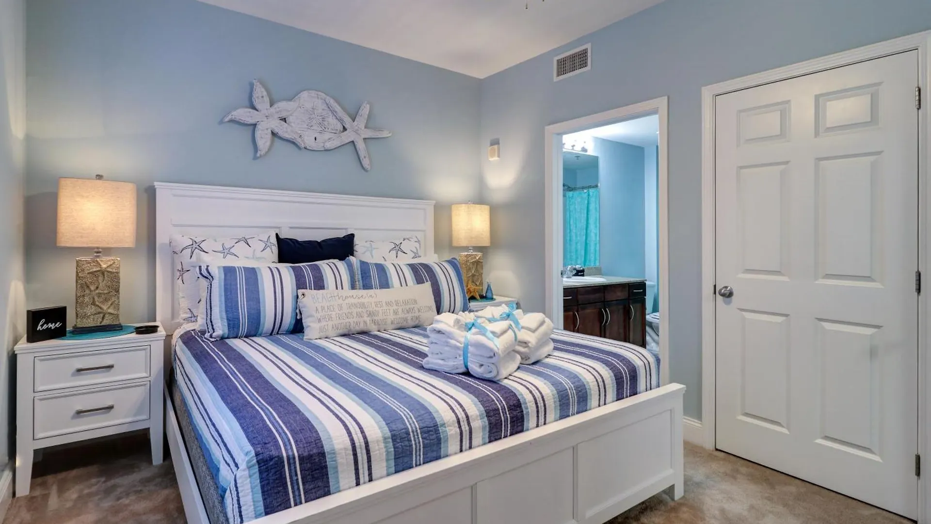 Gorgeous 1-Bed 2-Bath Condo With Gulf View! Pools On-Site! Walk To The Beach! Panama City Beach Holiday home