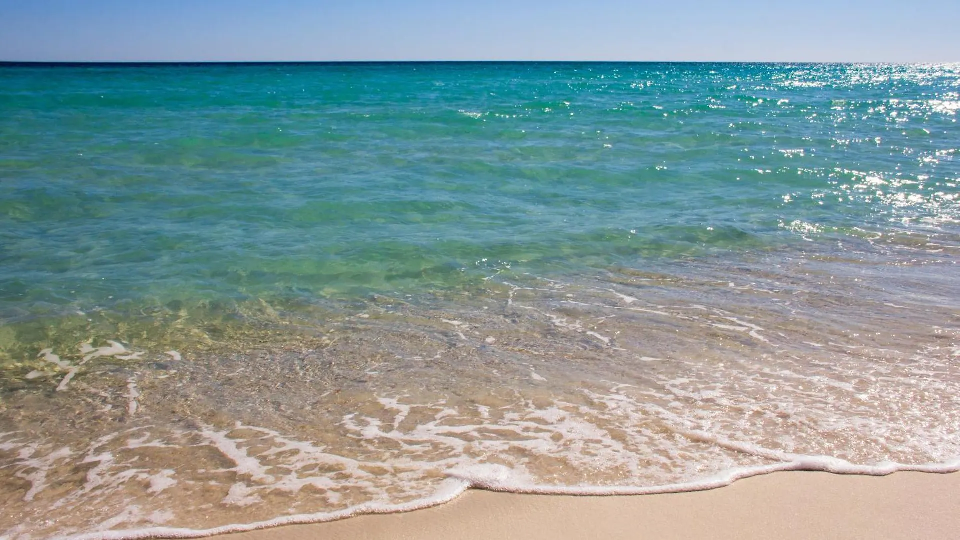 Gorgeous 1-Bed 2-Bath Condo With Gulf View! Pools On-Site! Walk To The Beach! Panama City Beach Holiday home