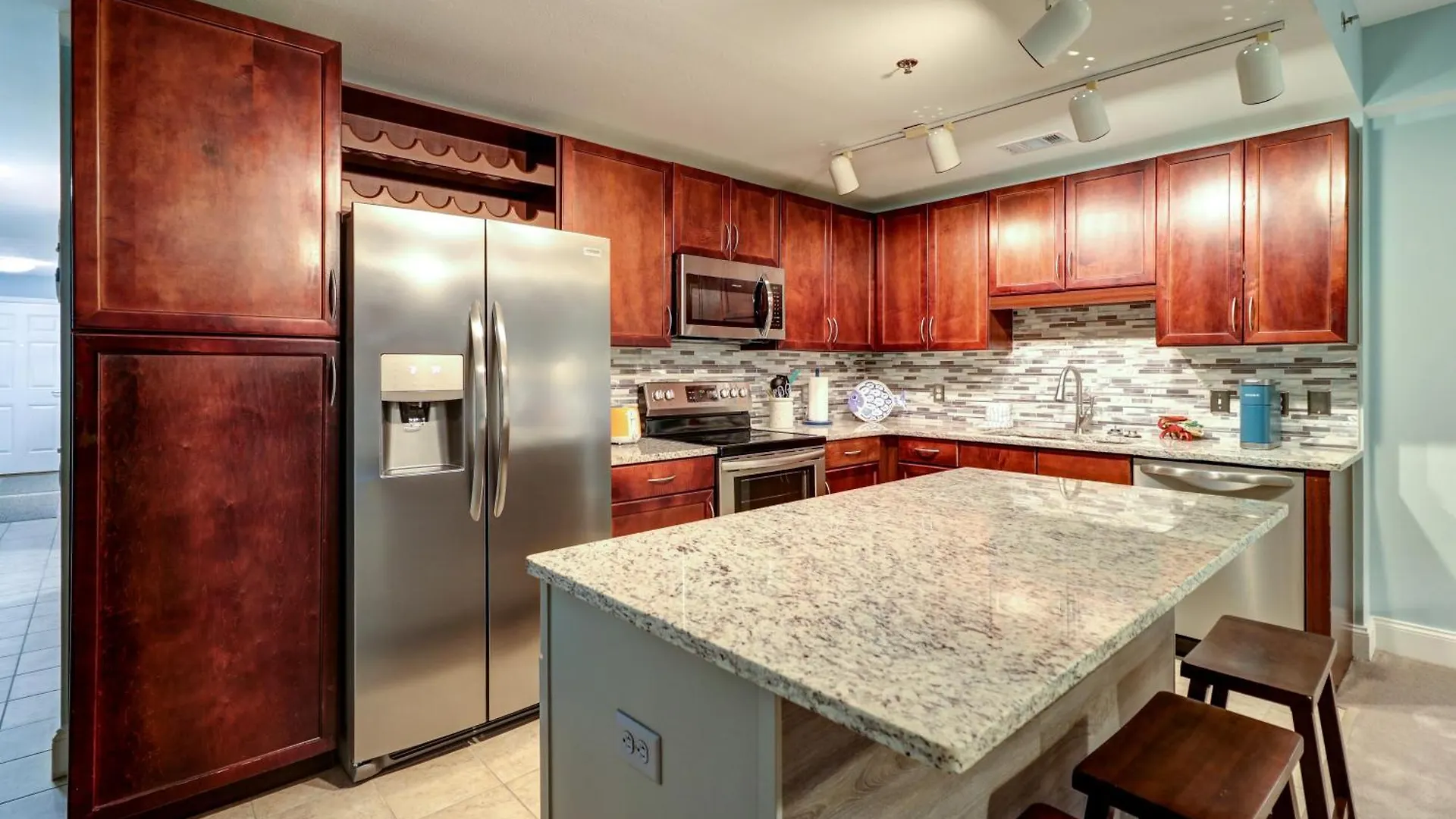 Gorgeous 1-Bed 2-Bath Condo With Gulf View! Pools On-Site! Walk To The Beach! Panama City Beach 0*,
